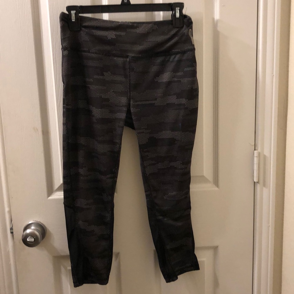 Athletic cropped leggings